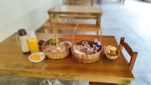 a table with baskets of food and drinks on it at Chalés Boca Da Mata in Piatã