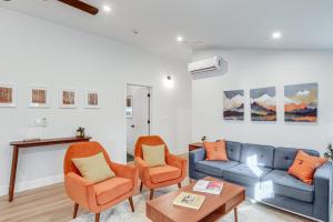 منطقة جلوس في Less Than 1 Block to City Park New-Build Apt in Denver!