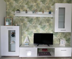 TV a/nebo společenská místnost v ubytování Al Mare Vacation Home