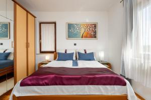 Posteľ alebo postele v izbe v ubytovaní Funtana Apartments Budinjaš