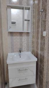 Ένα μπάνιο στο Al Wesam Furnished Apartments