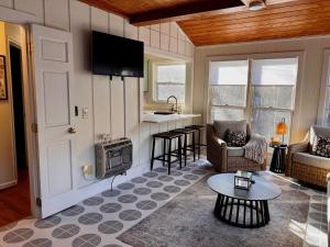 a living room with a couch and a table and a kitchen at Rabbits Run Mountain Retreat in Mentone