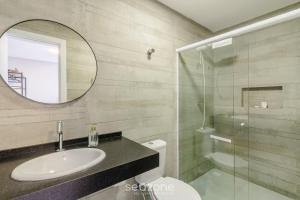 Et badeværelse på Estúdios na Barra em Balneário Camboriú - DPR + 79 billeder