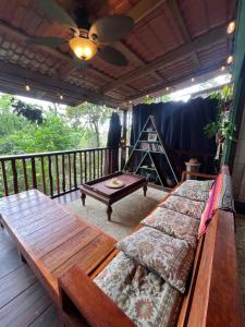 Balkón nebo terasa v ubytování Gracias Madre Jungle and Ocean View Cabins