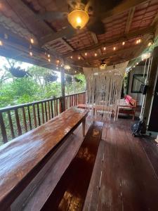 Balkón nebo terasa v ubytování Gracias Madre Jungle and Ocean View Cabins