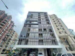 a tall building with a sign on the front of it at S806- Apartaestudio Loft en el norte de Armenia in Armenia