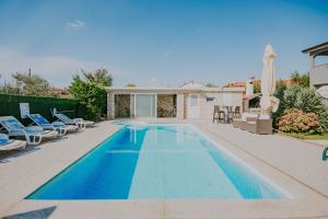 Πισίνα στο ή κοντά στο Villa Dany