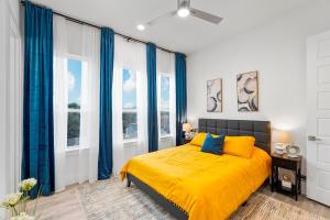 Postel nebo postele na pokoji v ubytování Modern 2BR l Pet-Friendly l Private Baths