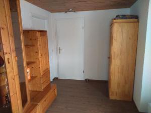 an empty room with a door and a wooden floor at Jurahaus Solnhofen in Solnhofen