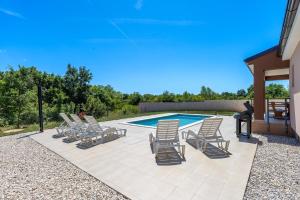 Bazén v ubytování Villa Stocozzi nebo v jeho okolí