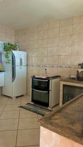 a kitchen with a refrigerator and an oven in it at Lar da Paz - Casa em Miguel Pereira in Miguel Pereira