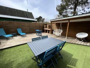 Patio nebo venkovní prostory v ubytování Résidence Villa Atlantique - 078 - Charmant chalet rénové avec goût au Verdon/mer MAE-2371