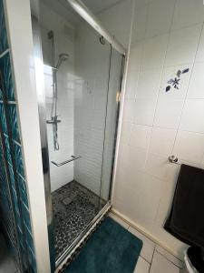 Koupelna v ubytování Résidence Villa Atlantique - 078 - Charmant chalet rénové avec goût au Verdon/mer MAE-2371 + 7 fotografií