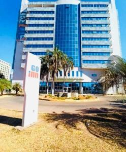 Bangunan di mana terletaknya aparthotel ini
