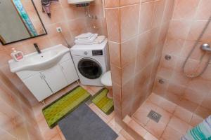 Koupelna v ubytování Apartmani Alaga B