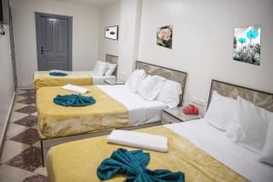 Postel nebo postele na pokoji v ubytování Royal Cairo Hotel