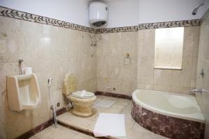 Koupelna v ubytování Royal Cairo Hotel