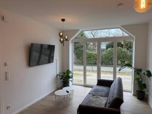 A television and/or entertainment centre at Renovated in style - Close to Hamburg