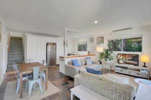 Χώρος καθιστικού στο 16 Bigoon Road