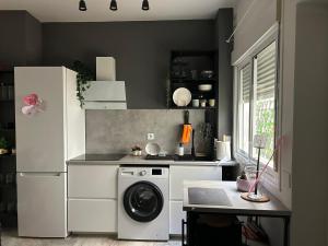 a kitchen with a refrigerator and a washing machine at Apartamento Sol y Playa in Rota