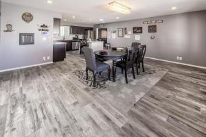 a dining room with a table and chairs and a kitchen at Coral Havasu Vacation in Lake Havasu City