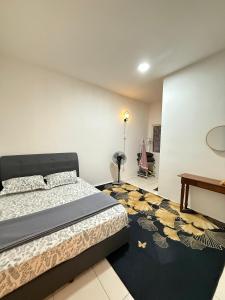 a bedroom with a bed and a table at Barakah Sufi Home Stay Apartment Cameron in Tanah Rata