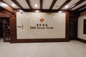 Certifikát, hodnocení, plakát nebo jiný dokument vystavený v ubytování Iris House Hotel