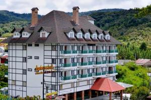Nespecifikovaný výhled na hory nebo výhled na hory při pohledu z hotelu
