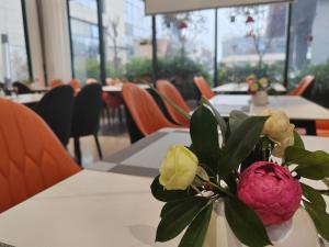 Restoran või mõni muu söögikoht majutusasutuses Dujiangyan Yuandong Yaju Hotel