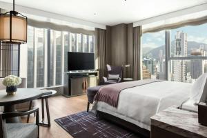 Katil atau katil-katil dalam bilik di The St. Regis Hong Kong