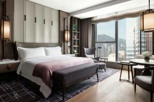 Katil atau katil-katil dalam bilik di The St. Regis Hong Kong