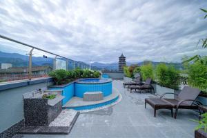 Bassein majutusasutuses Dujiangyan Yuandong Yaju Hotel või selle lähedal
