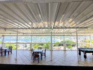 Hostel Casa da Pedra餐厅或其他用餐的地方