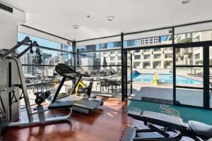 Centrul de fitness și/sau facilități de fitness de la Heart of the City Apartment - By Sky Tower - Free Parking!