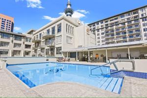 Piscina de la sau aproape de Heart of the City Apartment - By Sky Tower - Free Parking!