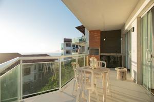 Un balcon sau o terasă la Lindo 2 Qts Vaga Búzios vista deslumbrante do Mar