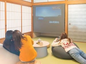 TV a/nebo společenská místnost v ubytování 平田屋 昭和の間 -Hirataya Showa- 父母ケ浜4分