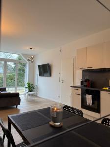 A kitchen or kitchenette at Renovated in style - Close to Hamburg