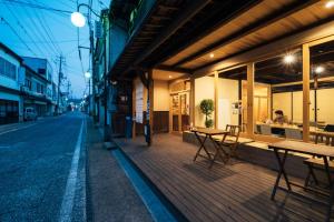 Restaurace v ubytování フロント無人管理 コワーキング付き古民家ゲストハウス チェックイン対応不要