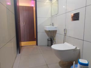 N B Sonar Bangla Hotel的一间浴室