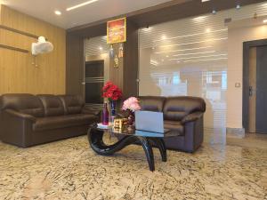 N B Sonar Bangla Hotel的休息区