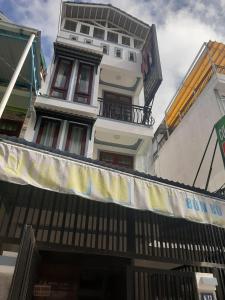 Tòa nhà nơi chỗ nghỉ nhà dân tọa lạc