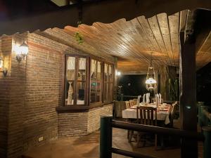 Restaurace v ubytování Chema's by the Sea