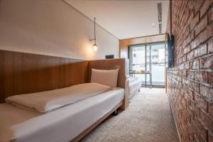 Postel nebo postele na pokoji v ubytování CHECK inn Taipei Songjiang