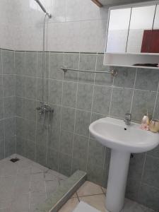 Ένα μπάνιο στο VAIANA Home +23 φωτογραφίες