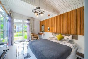 a bedroom with a large bed and a window at La Cle' Đà Lạt in Da Lat