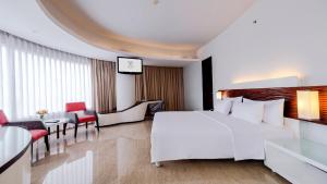 Rúm í herbergi á Sensa Hotel Bandung