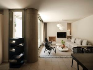 アテネにあるAmanda Blueのソファとテーブルのあるリビングルーム