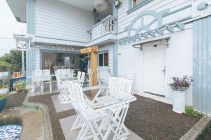 Balkón nebo terasa v ubytování RedDoorz Premium at THE GRAND PENINSULA SUITES