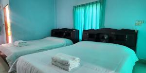 Chok Phikul Thong Resort客房内的一张或多张床位